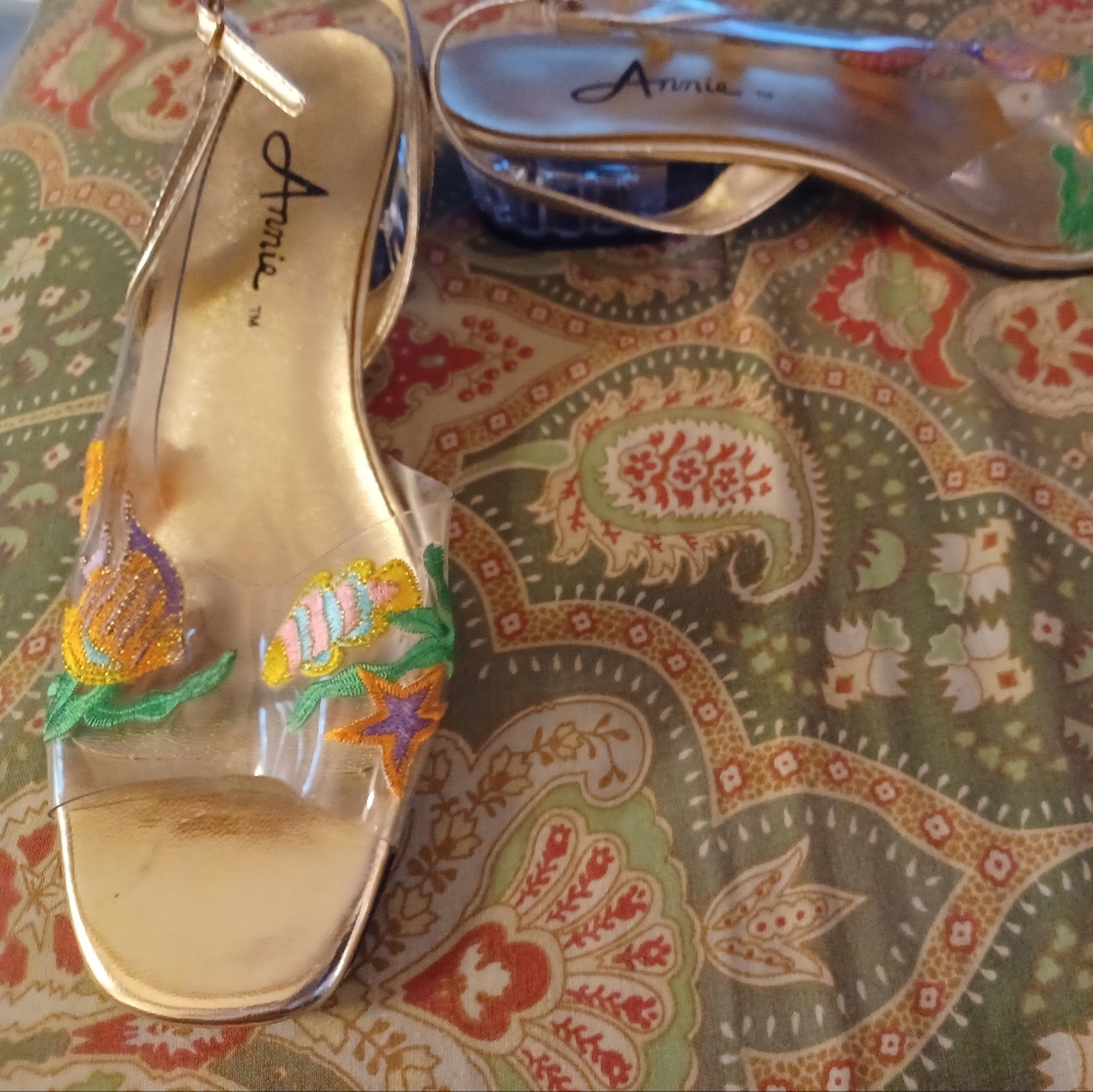Annie 7 W wide gold pink green clear sandals heels shoes fish